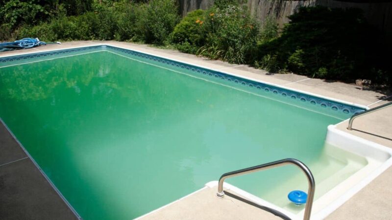 Comment utiliser floculant piscine : Guide complet pour une eau cristalline!