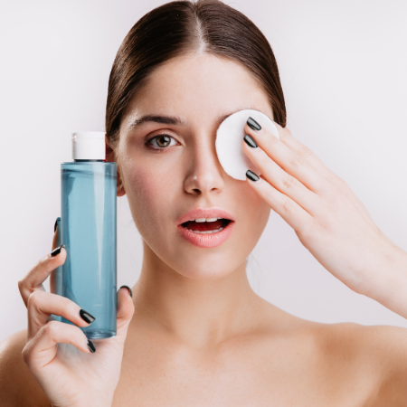 Comment utiliser l&rsquo;eau micellaire : Astuces et conseils pratiques !