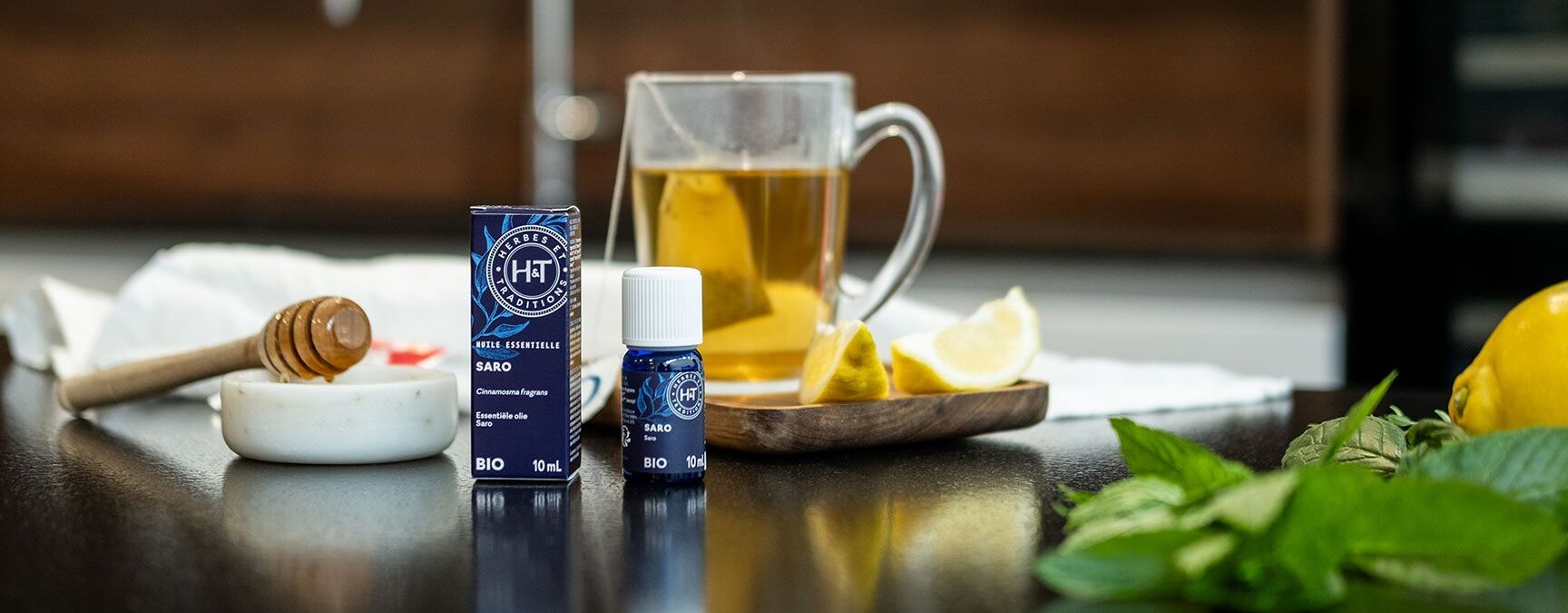 Comment utiliser l&rsquo;huile essentielle d&rsquo;hélichryse sur le visage : Guide Pratique et Efficace