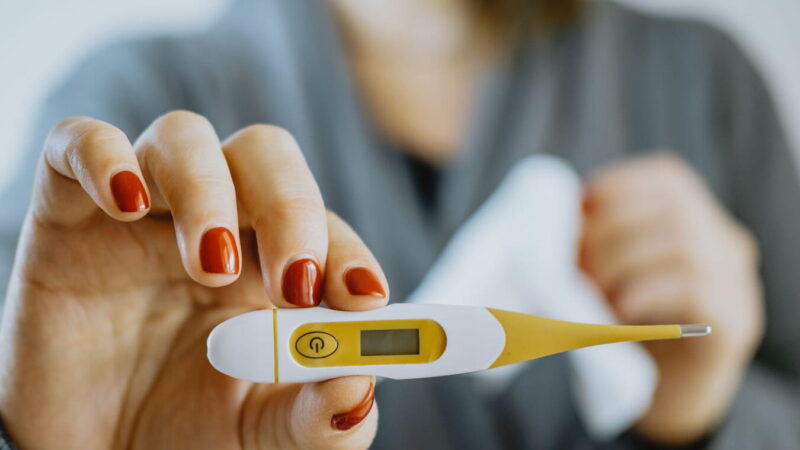 Comment utiliser un thermomètre frontal : Guide pratique et efficace