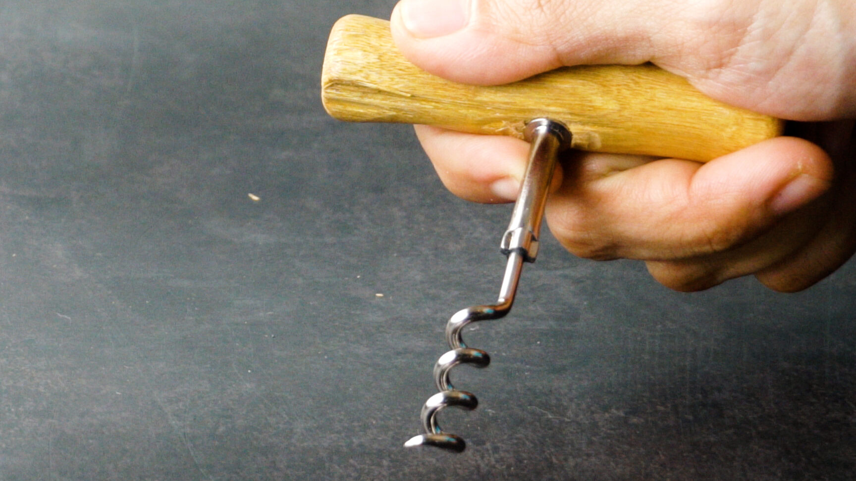 Comment utiliser un tire bouchon : Guide pratique et astuces faciles