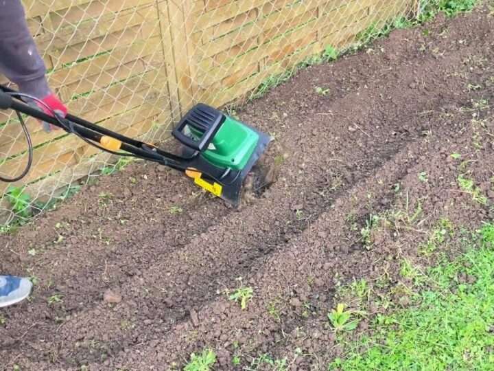 Comment utiliser une motobineuse électrique pour un jardin parfait ?