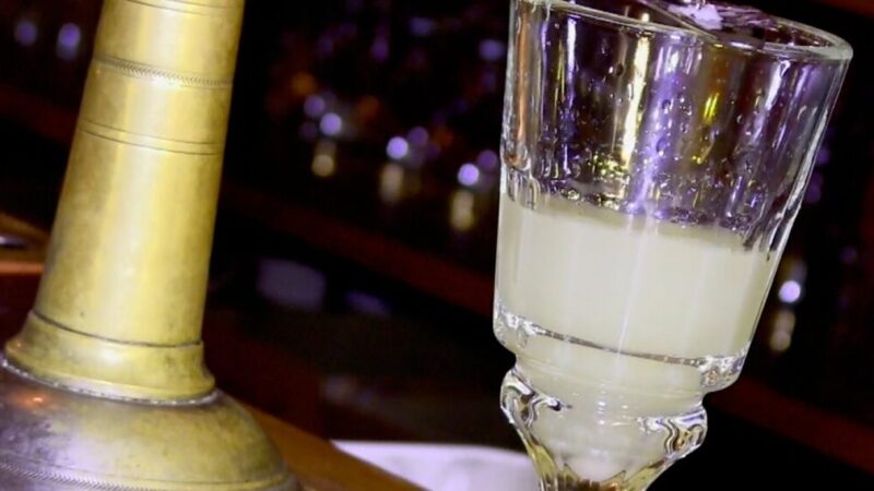 Cuillère à absinthe utilisation : Guide complet pour savourer l&rsquo;absinthe