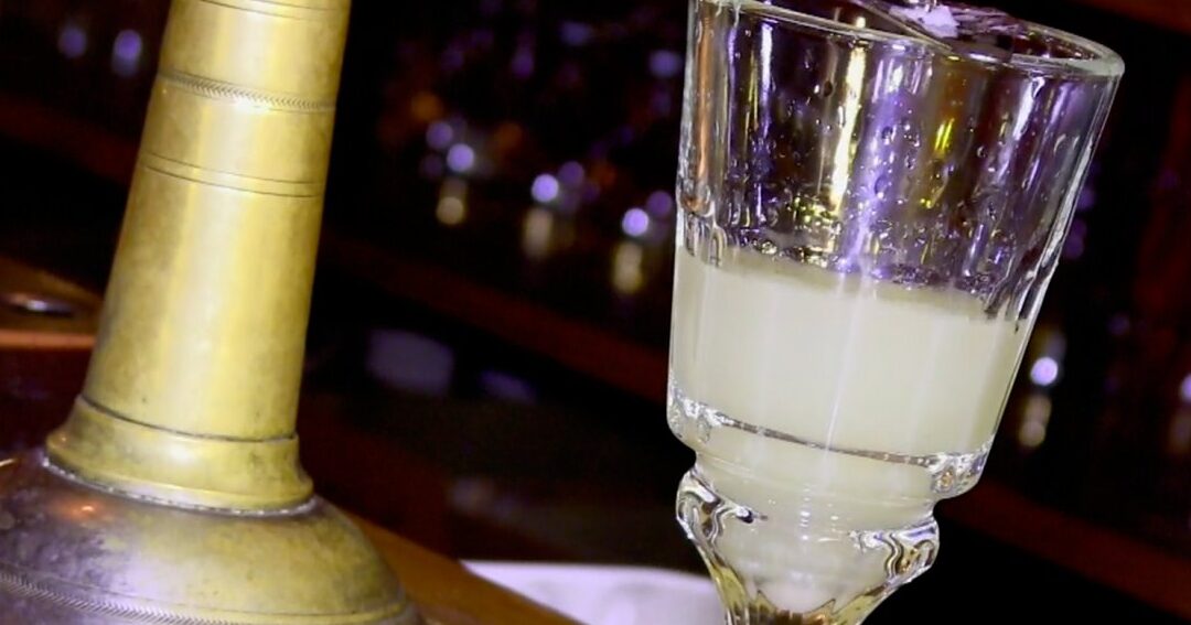 Cuillère à absinthe utilisation : Guide complet pour savourer l&rsquo;absinthe