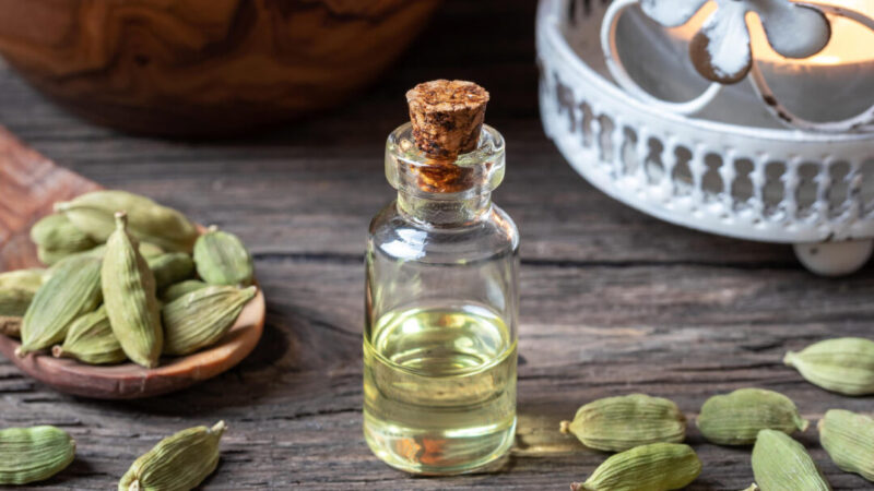 Huile essentielle de cardamome utilisation : Bienfaits et conseils pratiques