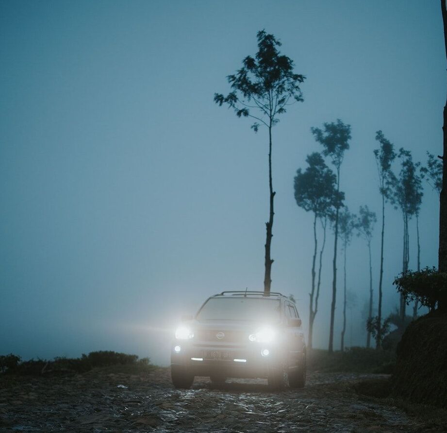 Utilisation des feux de brouillard : Guide essentiel pour la sécurité routière