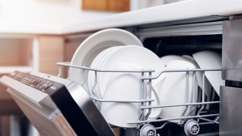 Utiliser un lave vaisselle : astuces pour un gain de temps optimal