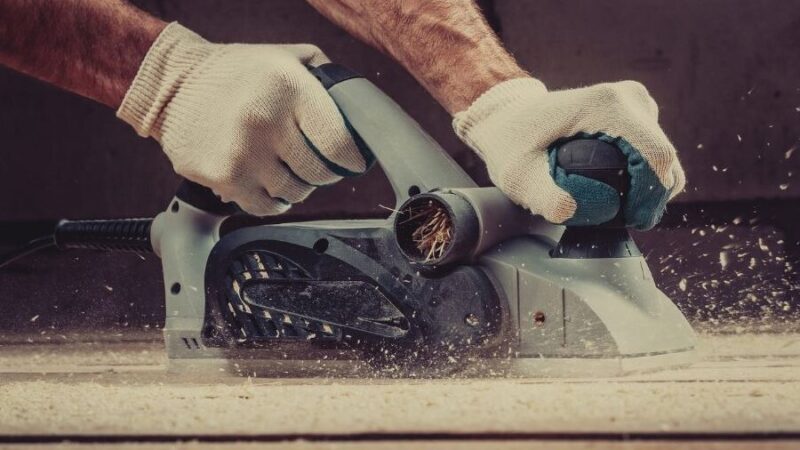 Utiliser un rabot électrique : Guide pratique pour un travail parfait
